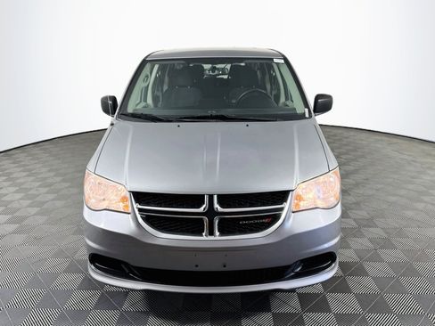 Used 2018 Dodge Grand Caravan SE w/ UConnect Hands-Free Group FWD image 2