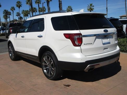 Used 2016 Ford Explorer Platinum image 2