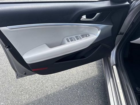 Used 2024 Genesis G70 2.5T RWD image 16