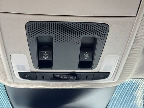 Used 2025 Honda Pilot Touring image 29