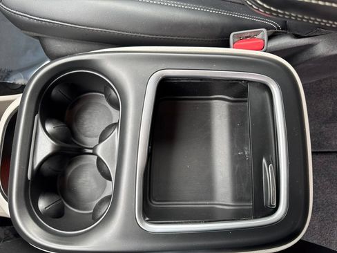Used 2023 Chrysler Pacifica Touring-L FWD image 21