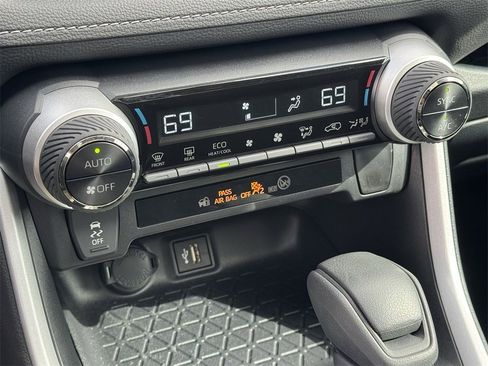 Used 2025 Toyota RAV4 XLE image 13