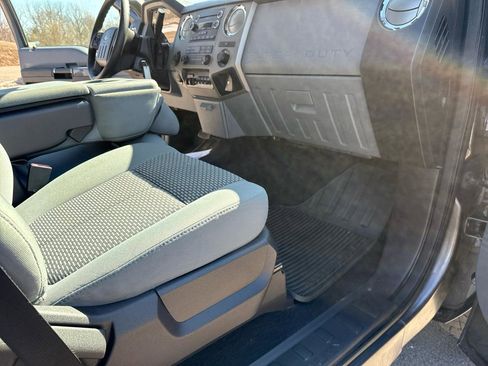 Used 2011 Ford F250 XLT w/ XTR Pkg image 24