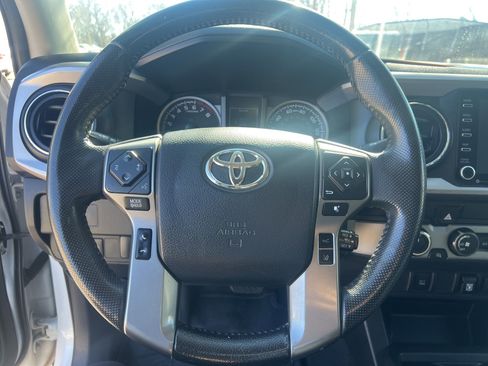 Used 2020 Toyota Tacoma SR5 image 16