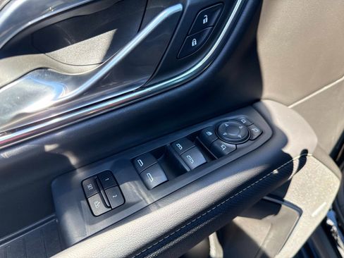 Used 2022 GMC Yukon SLT w/ SLT Luxury Package image 22