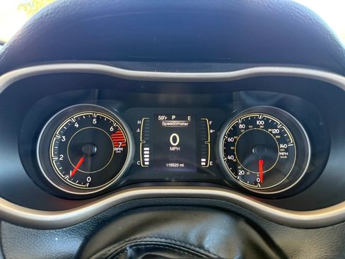 Used 2017 Jeep Cherokee Latitude w/ Safety/Convenience Group FWD image 13