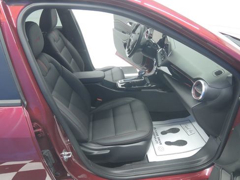Used 2025 Chevrolet Trax RS FWD image 30