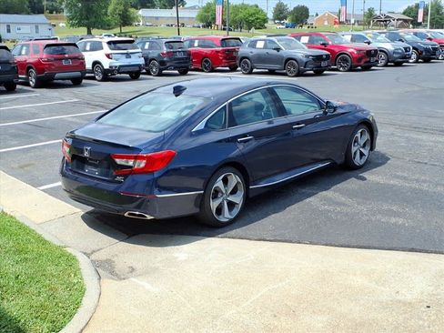 Used 2018 Honda Accord Touring image 11