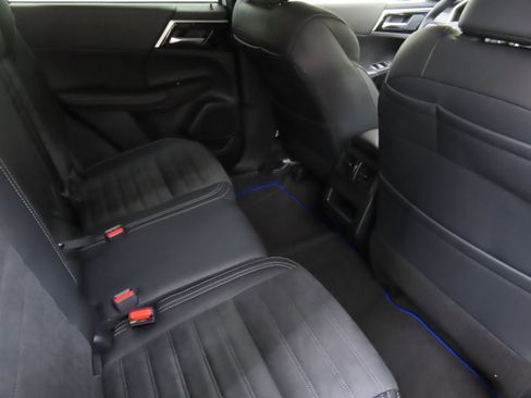 New 2025 Mitsubishi Outlander SE image 22