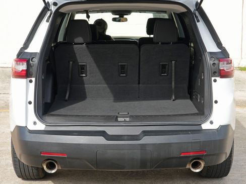 Used 2020 Chevrolet Traverse LS FWD image 9