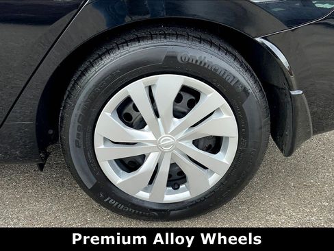 Used 2022 Nissan Versa S image 9