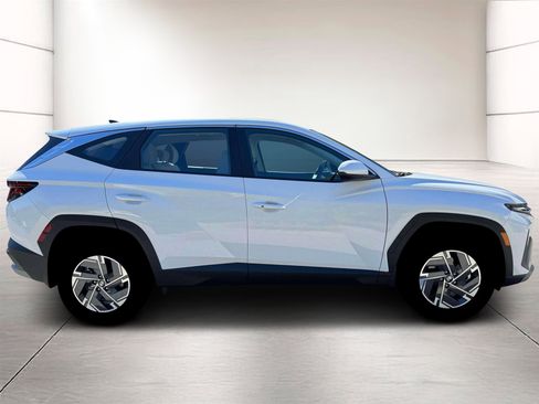 New 2026 Hyundai Tucson Blue SE w/ Tow & Go Package AWD/4WD image 9