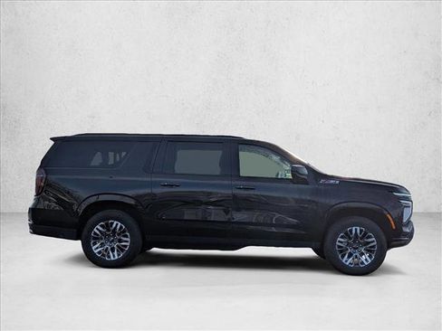 Used 2025 Chevrolet Suburban Z71 image 4