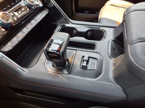 Used 2024 GMC Sierra 1500 AT4 w/ Technology Package AWD/4WD image 11