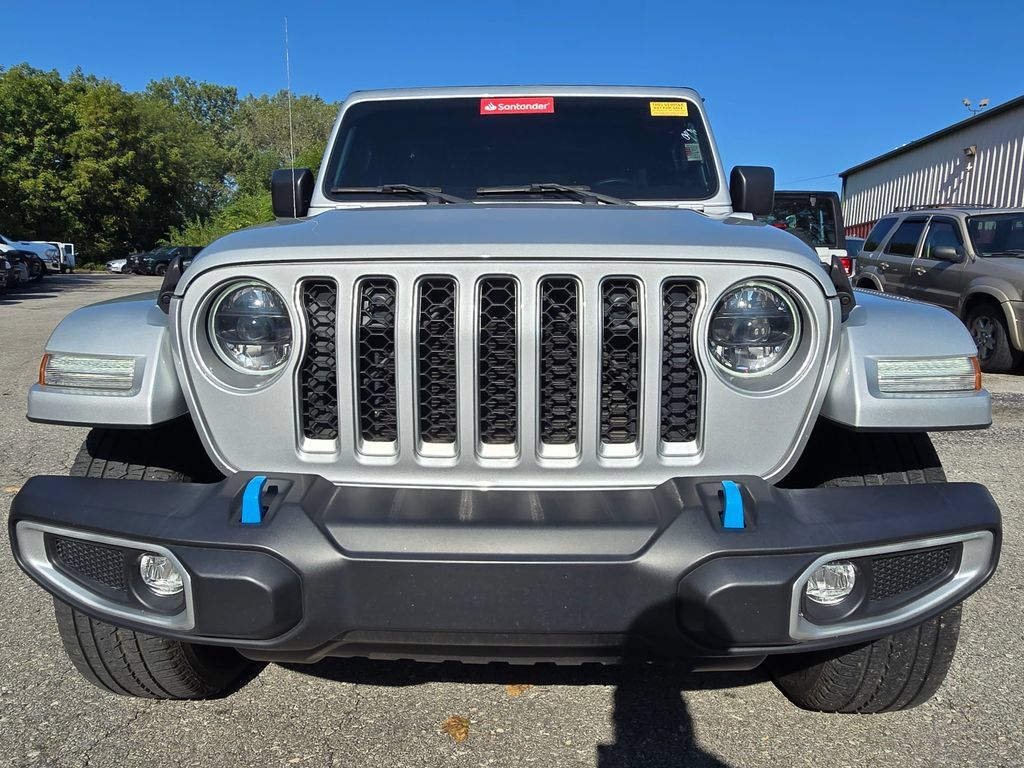 Used 2023 Jeep Wrangler Unlimited Sahara w/ Cold Weather Group AWD/4WD image 16