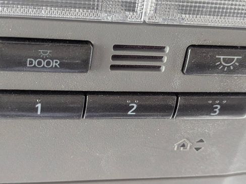 Used 2019 Toyota Highlander XLE image 29