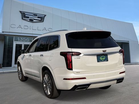 Certified 2022 Cadillac XT6 Premium Luxury w/ Technology Package AWD/4WD image 3
