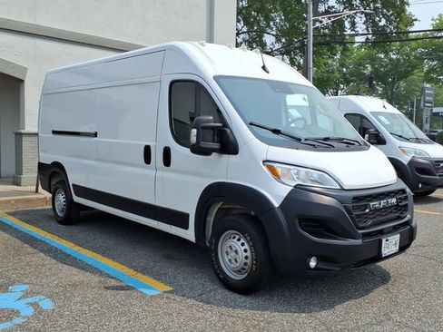 Used 2025 RAM ProMaster 2500 w/ Convenience Group FWD image 3