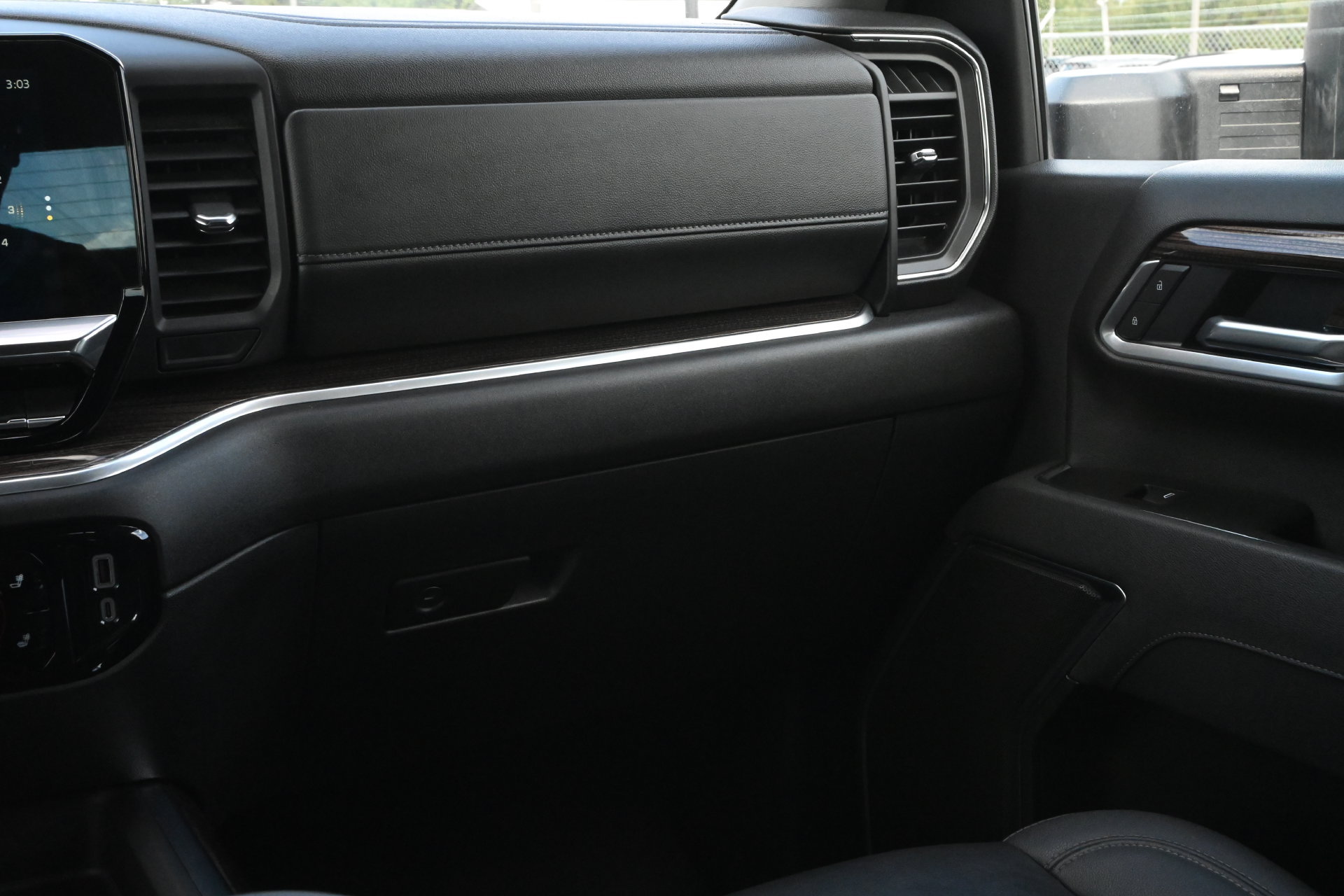 Used 2025 Chevrolet Silverado 3500 LT AWD/4WD image 9