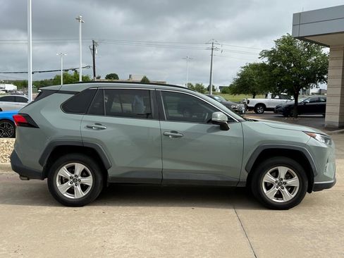 Used 2019 Toyota RAV4 XLE w/ Convenience Package image 7