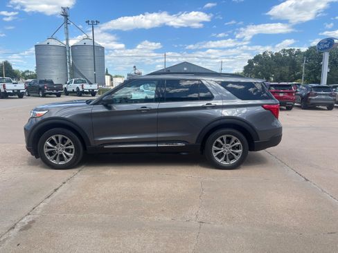 Used 2023 Ford Explorer XLT w/ Equipment Group 202A AWD/4WD image 7