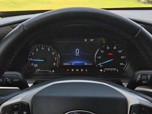 Used 2021 Ford Explorer XLT RWD image 17
