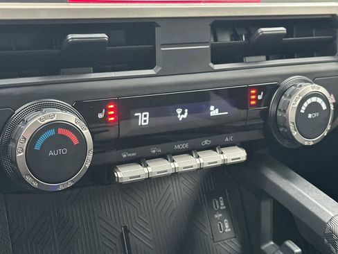 Used 2024 Toyota Tacoma TRD Sport image 19