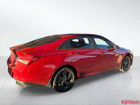 Used 2023 Hyundai Elantra Blue FWD image 4