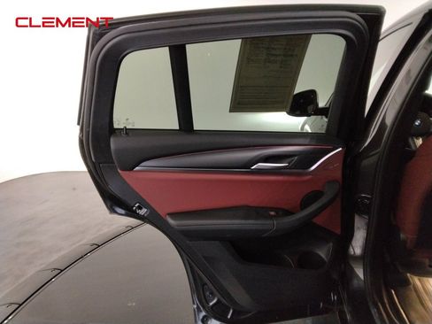 Used 2023 BMW X4 xDrive30i image 29