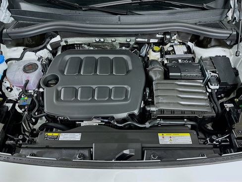 New 2025 Volkswagen Tiguan SE image 29