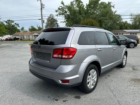 Used 2019 Dodge Journey SE w/ Premium Group FWD image 5