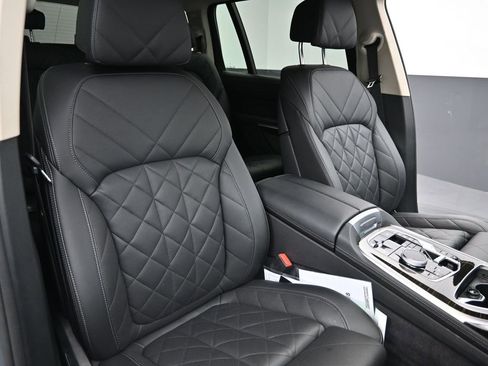 Certified 2024 BMW X7 xDrive40i w/ Premium Package AWD/4WD image 22