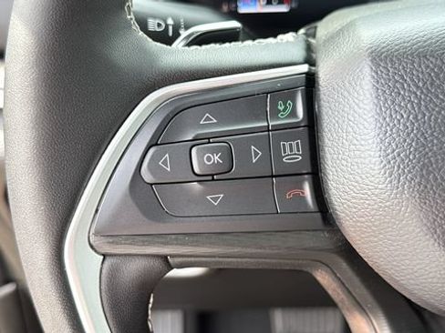 Used 2024 Jeep Grand Cherokee Altitude AWD/4WD image 13
