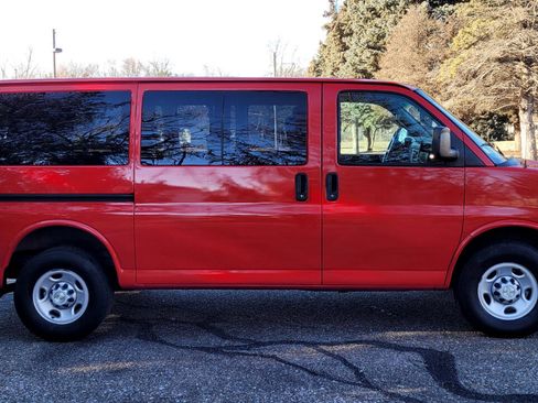 Used 2019 Chevrolet Express 2500 LS w/ Driver Convenience Package image 9