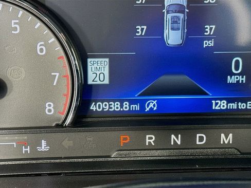 Used 2021 Ford Explorer XLT w/ Equipment Group 202A RWD image 12