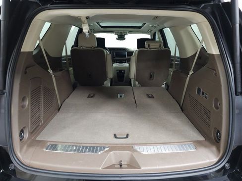 Used 2023 GMC Yukon Denali w/ Advanced Technology Package image 8
