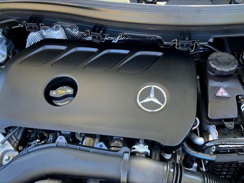 Used 2025 Mercedes-Benz GLA 250 4MATIC image 32