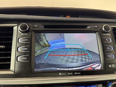 Used 2018 Toyota Highlander XLE AWD/4WD image 24