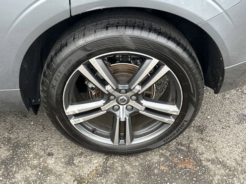 Used 2018 Volvo XC60 T5 Momentum w/ Vision Package image 25
