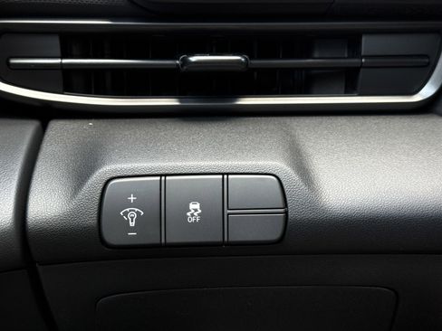 New 2026 Hyundai Elantra Sport FWD image 17