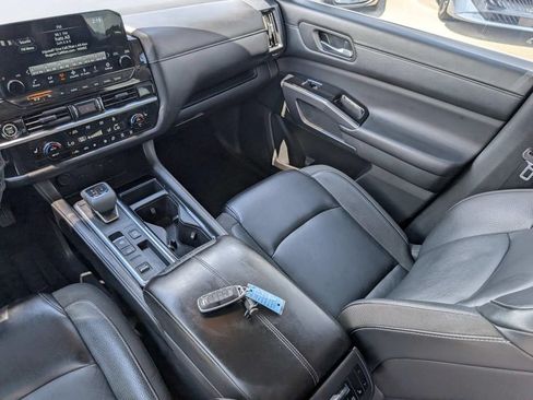 Used 2024 Nissan Pathfinder SL w/ SL Premium Package FWD image 22