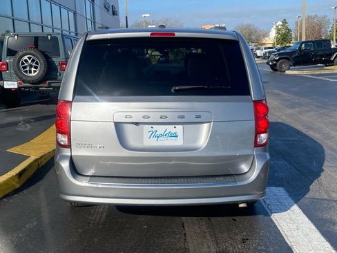 Used 2019 Dodge Grand Caravan SXT image 7