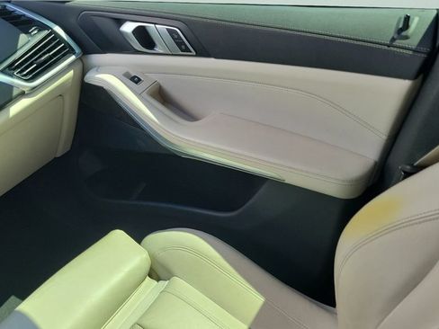 Used 2022 BMW X5 sDrive40i w/ M Sport Package RWD image 13