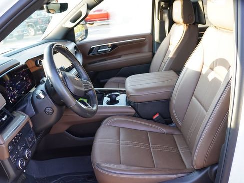 Used 2025 Chevrolet Tahoe High Country AWD/4WD image 7