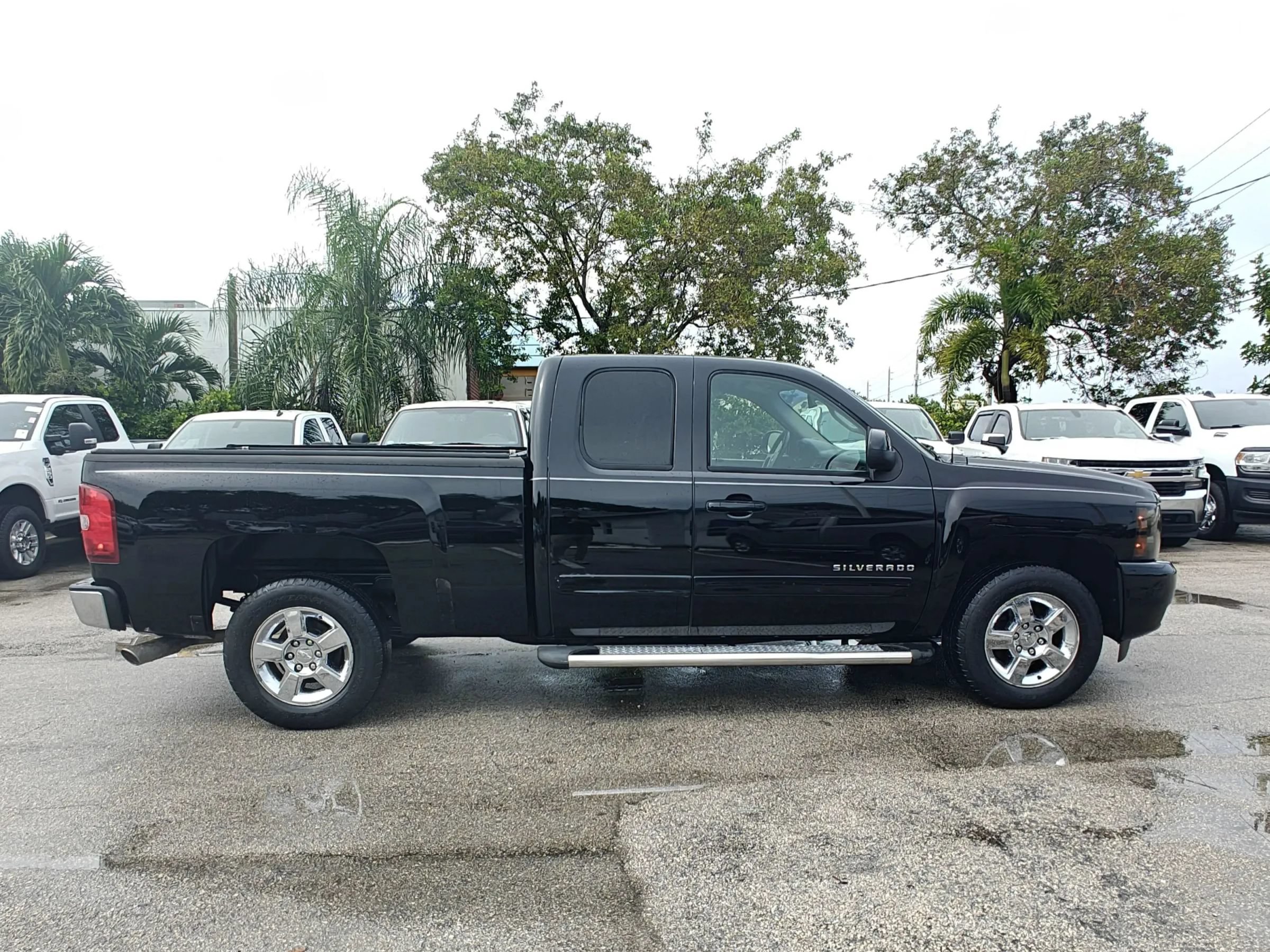 Used 2010 Chevrolet Silverado 1500 LTZ w/ LTZ Plus Package RWD image 9