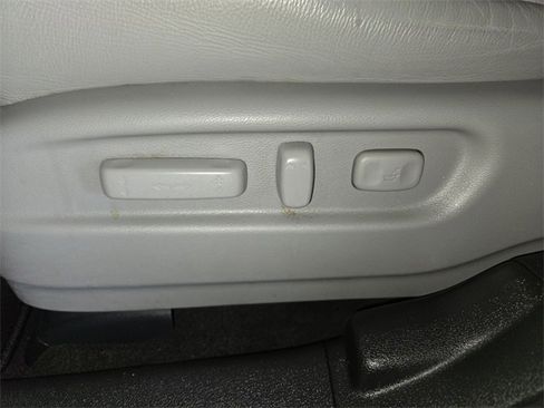 Used 2018 Honda Pilot Touring image 12