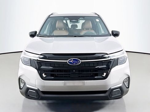 Used 2025 Subaru Forester Touring AWD/4WD image 2
