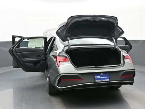 Used 2025 Hyundai Elantra Sport image 57