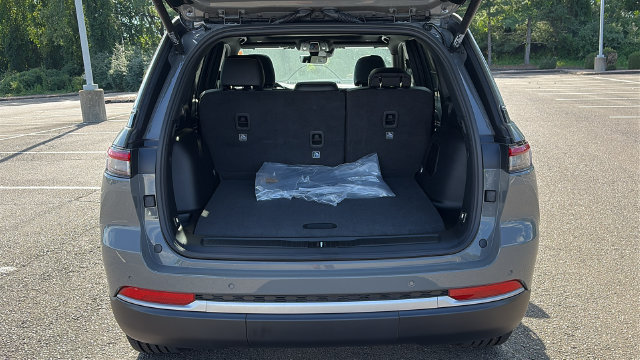 New 2027 Jeep Grand Cherokee Limited AWD/4WD image 26