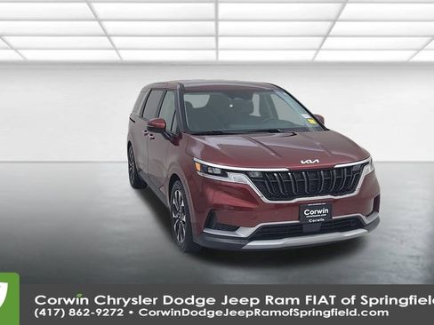 Used 2024 Kia Carnival EX image 4
